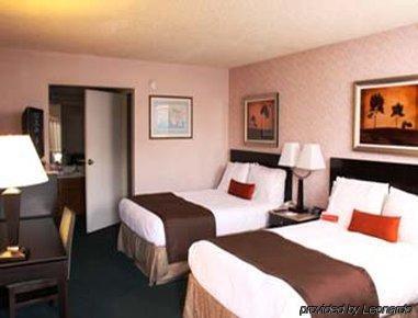 Hotel Ramada By Wyndham Culver City 3*