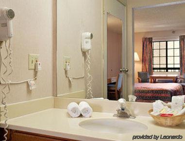 Ramada By Wyndham Culver City