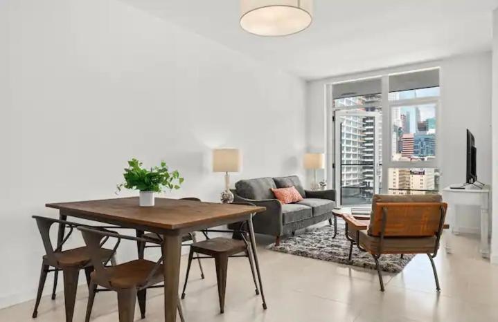 Downtown Luxury Apartment *