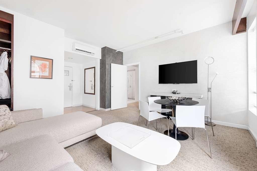 O By Luxurban. Trademark * Los Angeles