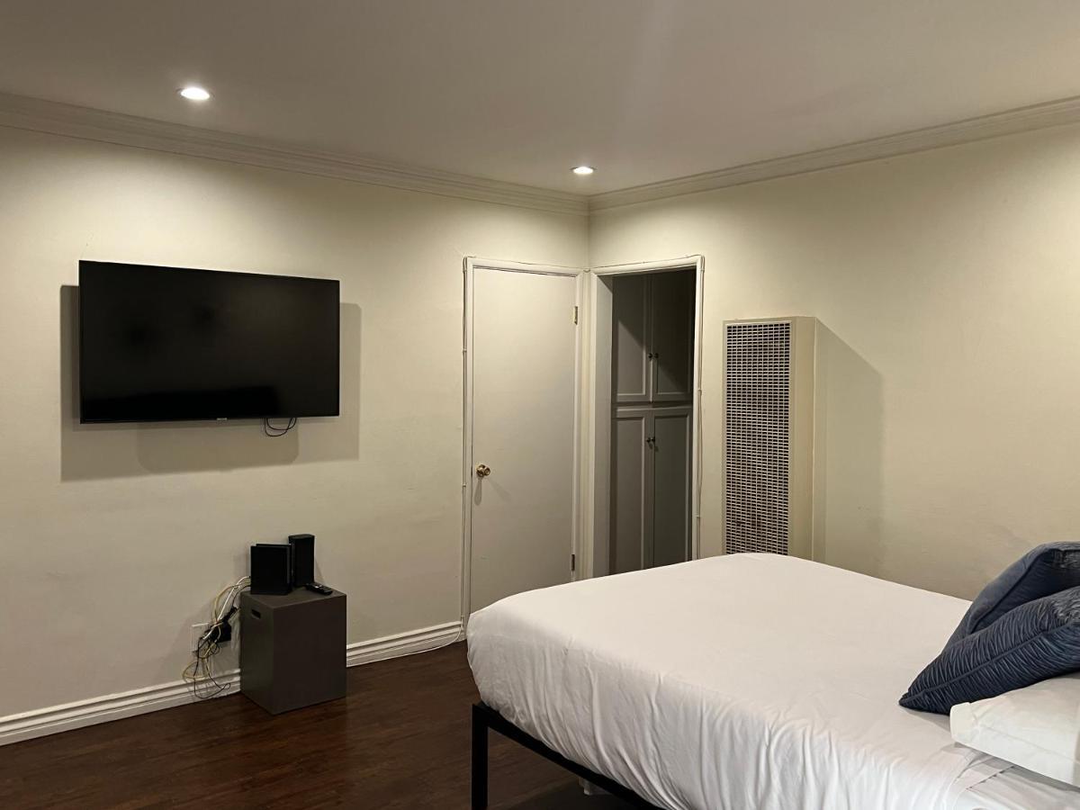 Centrally Located Ucla Apartment