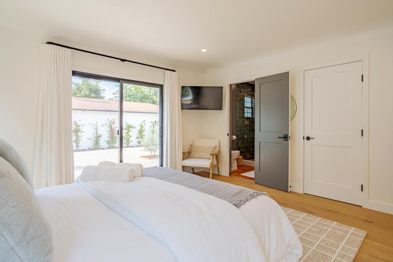 Designer 2 Bed Near Universal Sleeps 8 Hot Tub Los Angeles
