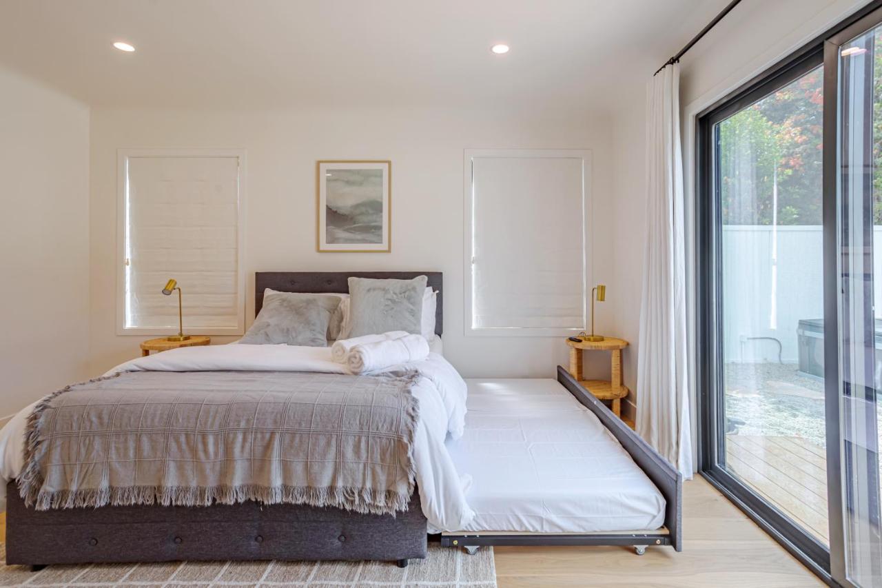 Designer 2 Bed Near Universal Sleeps 8 Hot Tub Holiday home Los Angeles