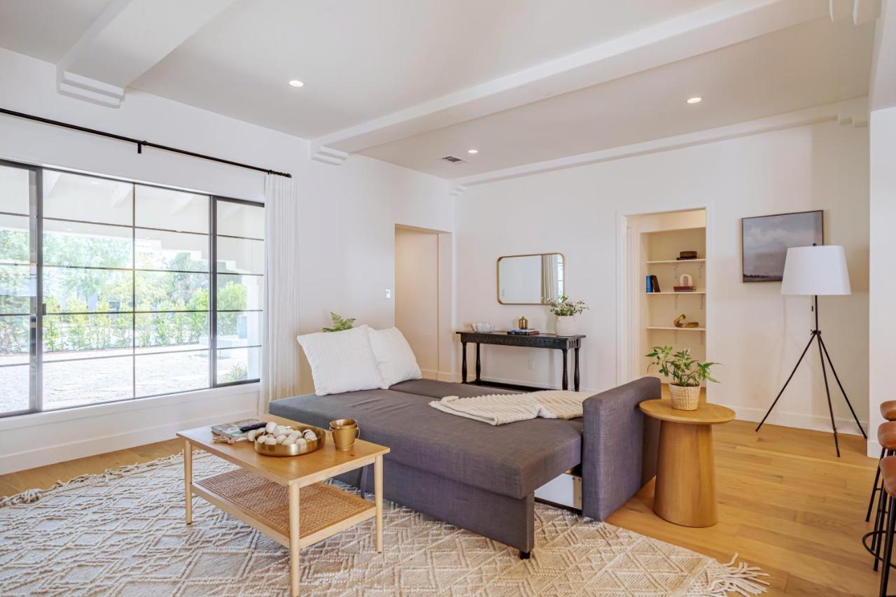 Designer 2 Bed Near Universal Sleeps 8 Hot Tub Los Angeles