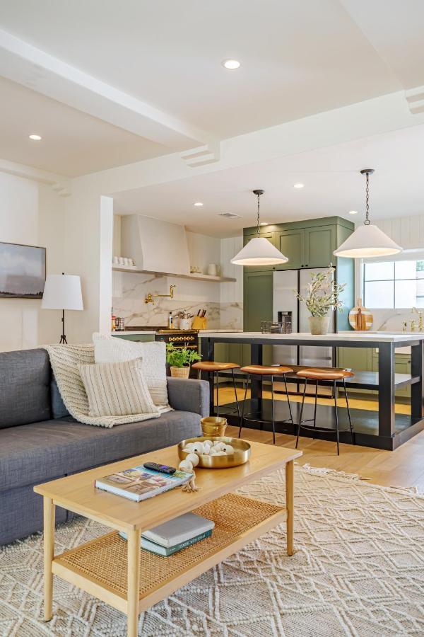 Designer 2 Bed Near Universal Sleeps 8 Hot Tub Los Angeles