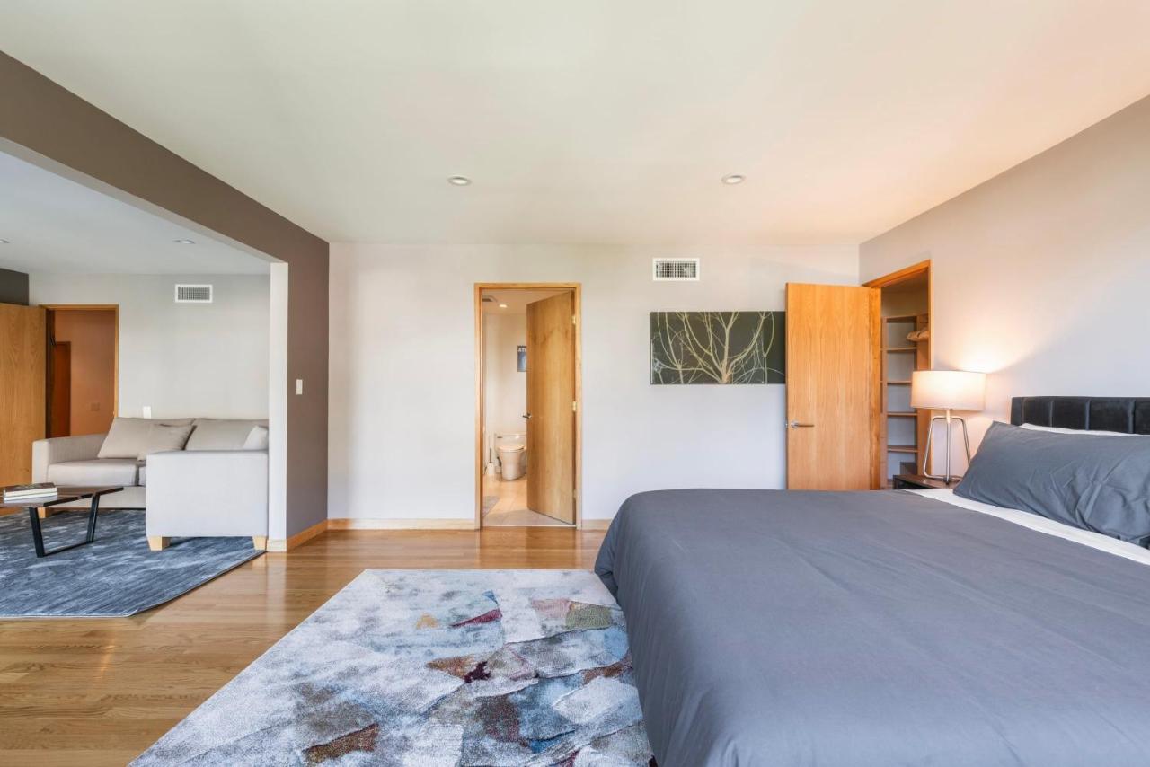 6mil 5br Sunset Strip Jetliner Views Oasis Holiday home