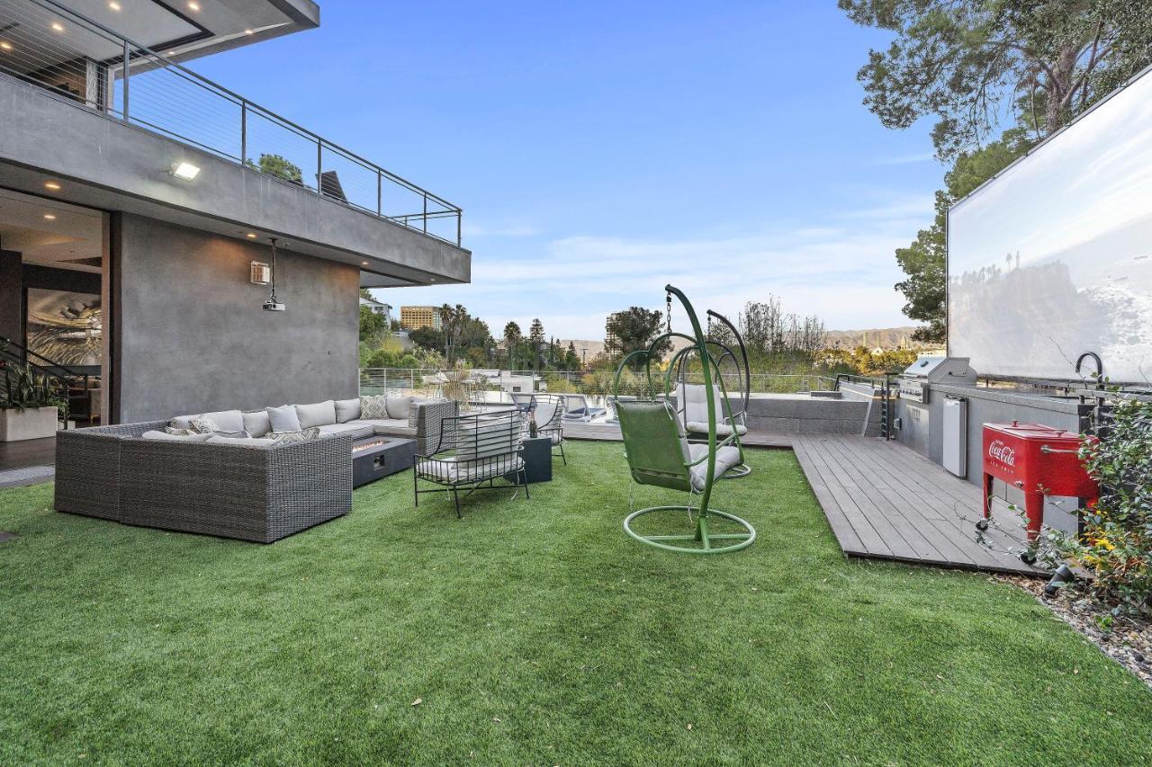 Villa Luxury Hilltop Retreat: Private With Multi-level Rooftop, Infinity Pool, Jacuzzi, Outdoor Kitchen, Outdoor Movie Screen