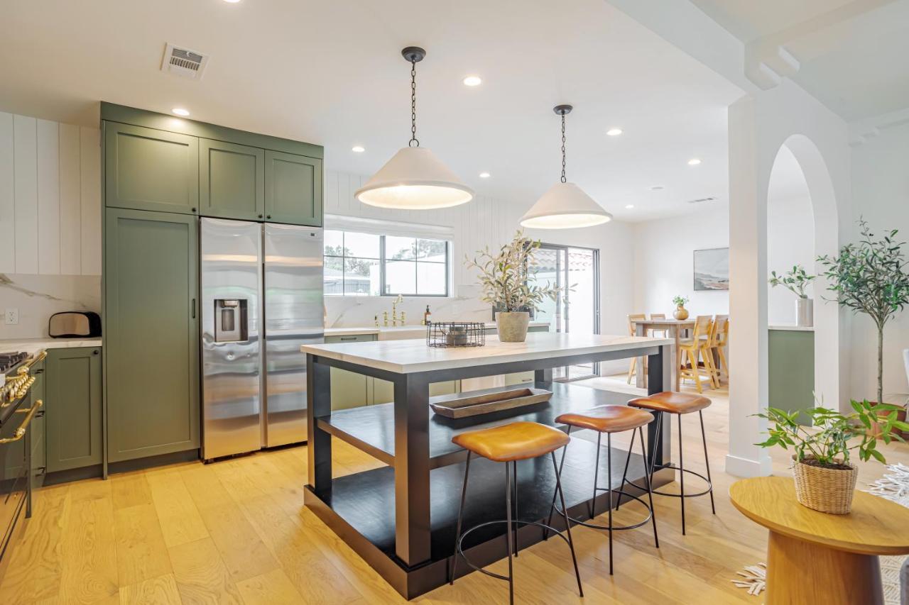 Holiday home Designer 2 Bed Near Universal Sleeps 8 Hot Tub Los Angeles