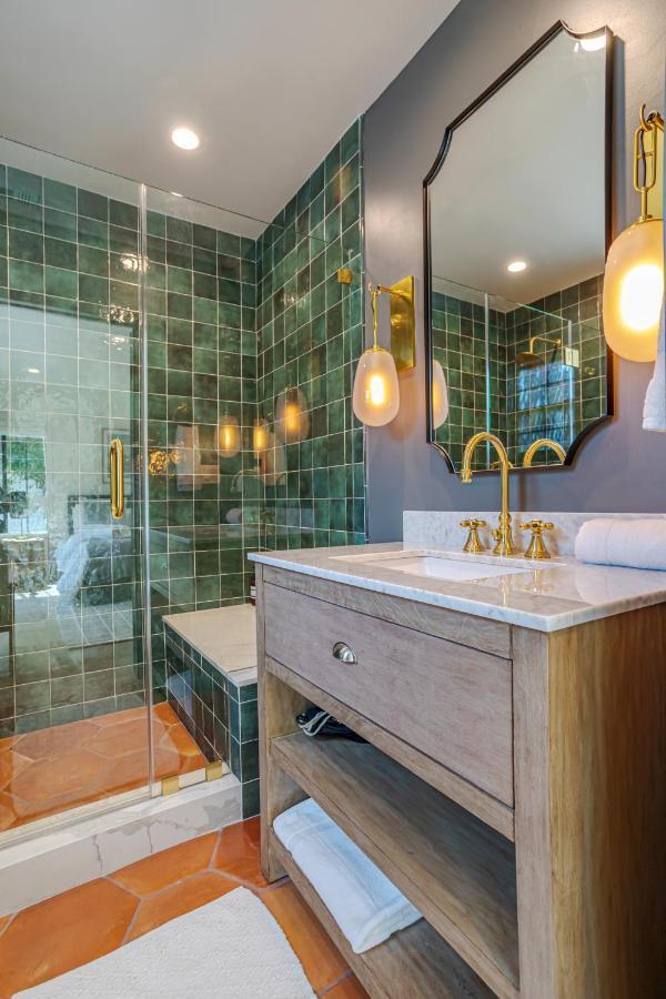 Designer 2 Bed Near Universal Sleeps 8 Hot Tub Holiday home *