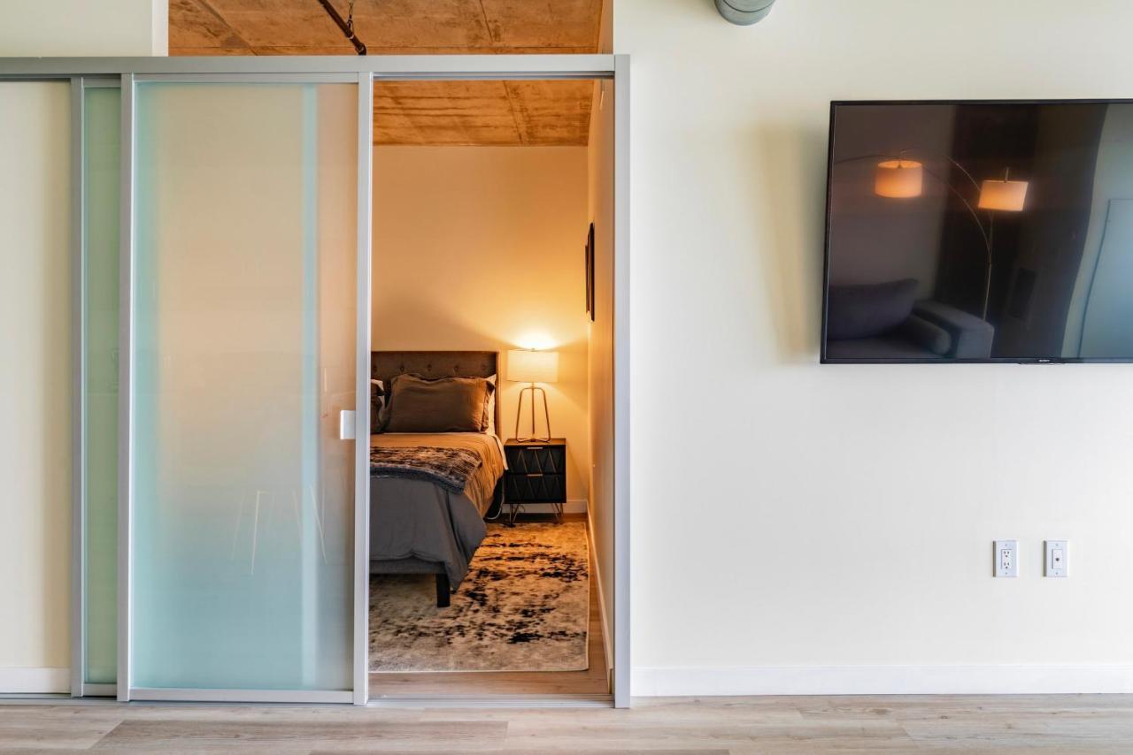 New 2br Upscale Hollywood Apartment Los Angeles