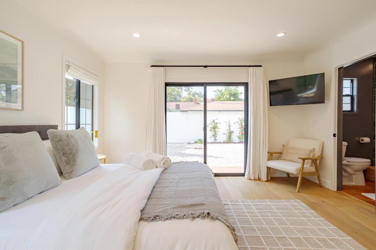 Designer 2 Bed Near Universal Sleeps 8 Hot Tub Holiday home *