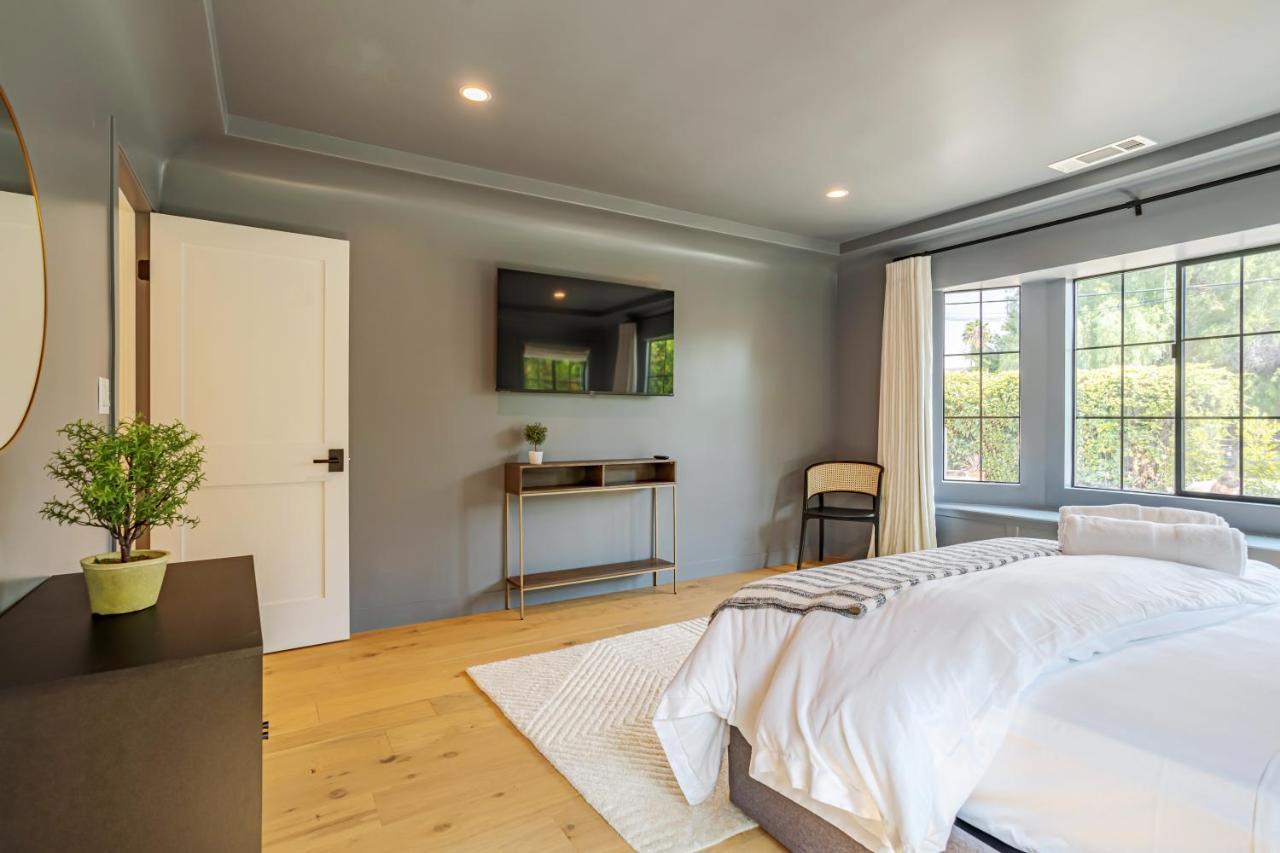 Designer 2 Bed Near Universal Sleeps 8 Hot Tub