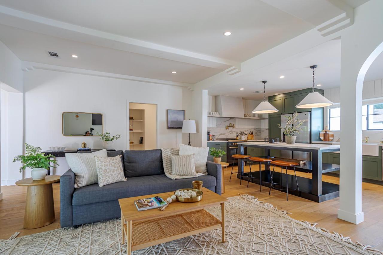 Designer 2 Bed Near Universal Sleeps 8 Hot Tub * Los Angeles
