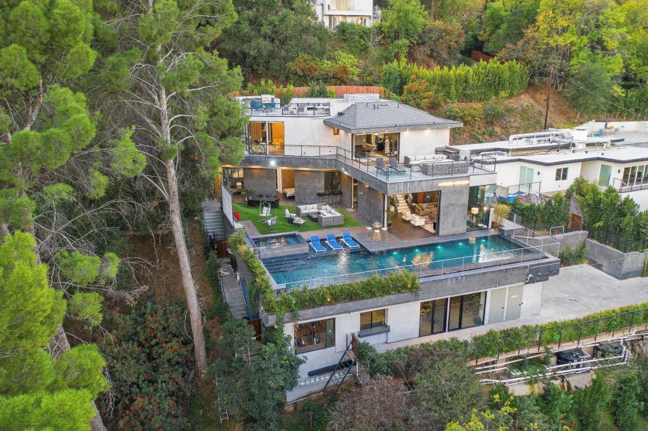 Luxury Hilltop Retreat: Private With Multi-level Rooftop, Infinity Pool, Jacuzzi, Outdoor Kitchen, Outdoor Movie Screen