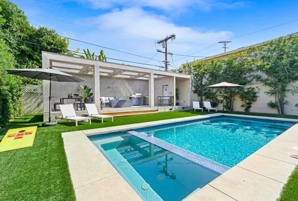 Villa Hollywood Hills 5 Bedroom Villa, Pool, Rooftop, Parking