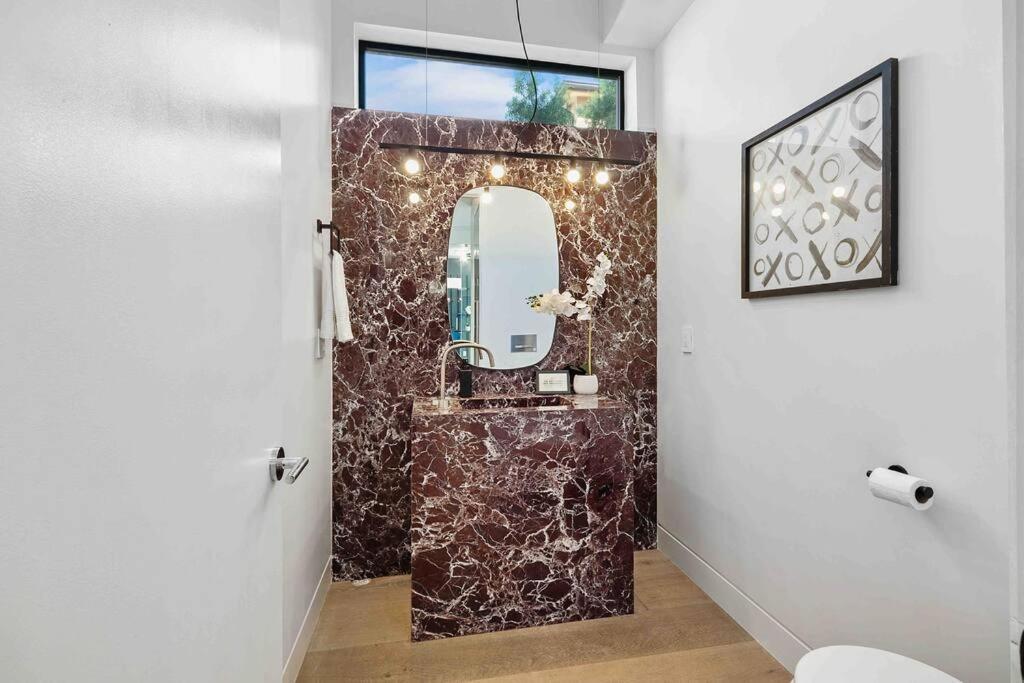 Hollywood Hills 5 Bedroom Villa, Pool, Rooftop, Parking Villa Los Angeles
