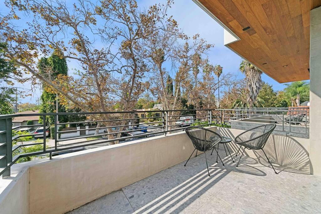 Hollywood Hills 5 Bedroom Villa, Pool, Rooftop, Parking Villa *