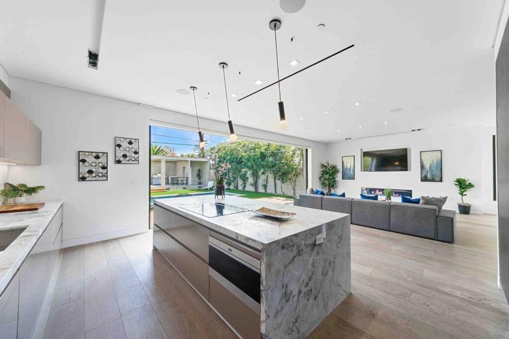 Hollywood Hills 5 Bedroom Villa, Pool, Rooftop, Parking Villa Los Angeles