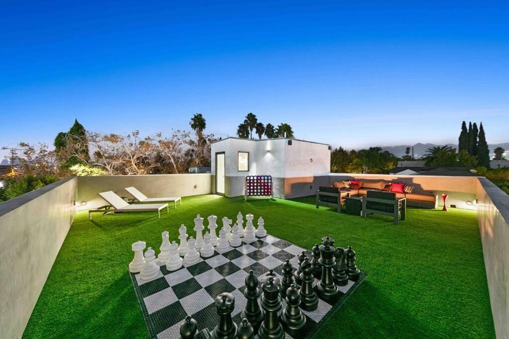 Hollywood Hills 5 Bedroom Villa, Pool, Rooftop, Parking *
