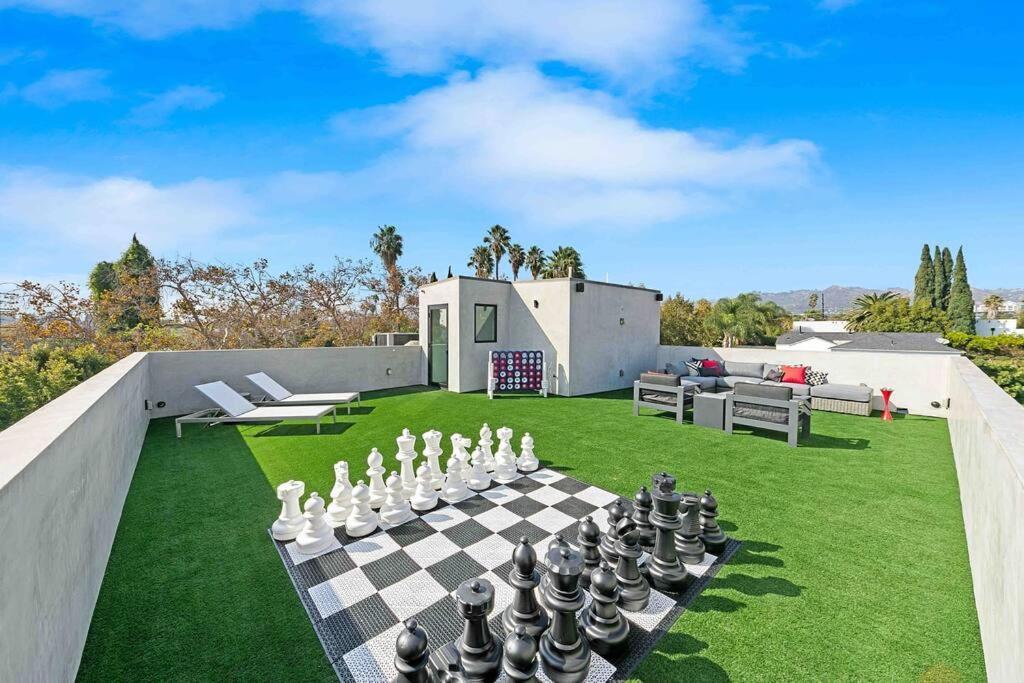 Hollywood Hills 5 Bedroom Villa, Pool, Rooftop, Parking * Los Angeles