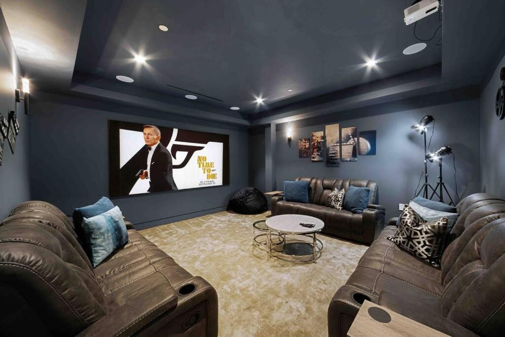 Hollywood Hills 5 Bedroom Villa, Pool, Rooftop, Parking Villa