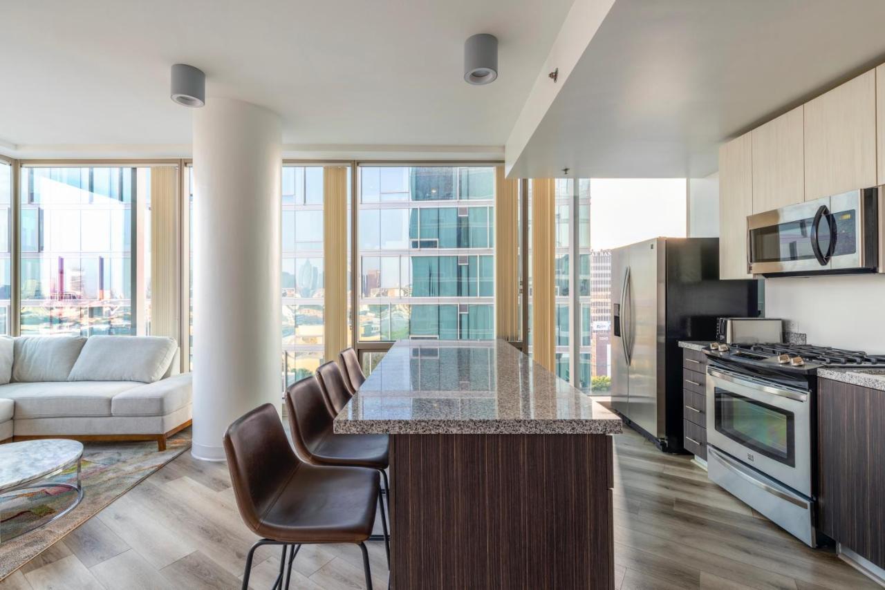 2br Luxury Highrise Hollywood Apartment