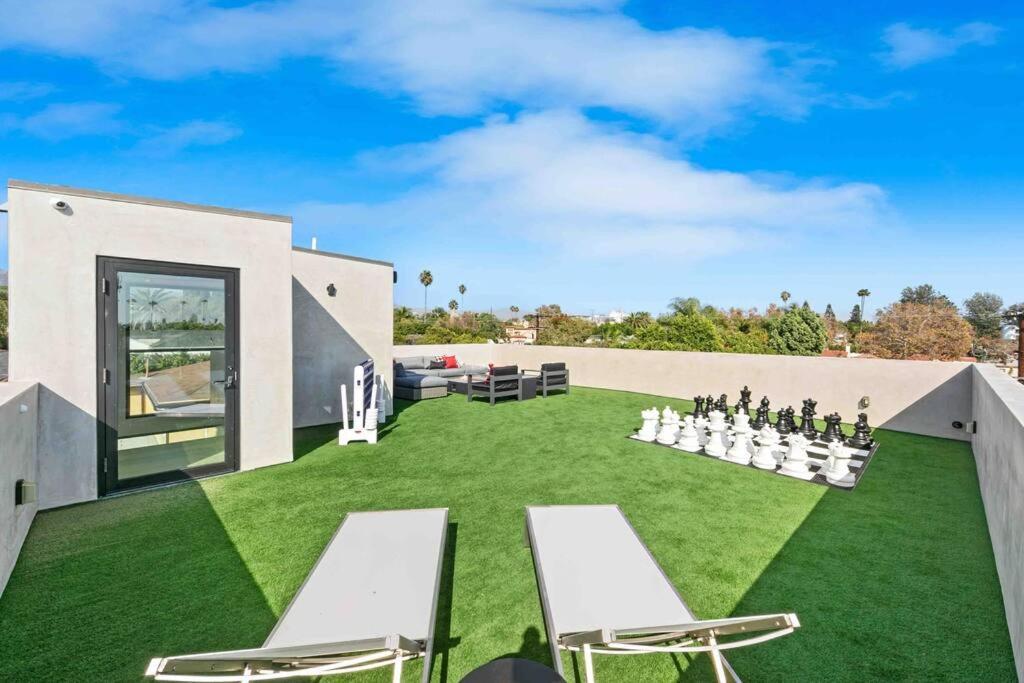 Hollywood Hills 5 Bedroom Villa, Pool, Rooftop, Parking *