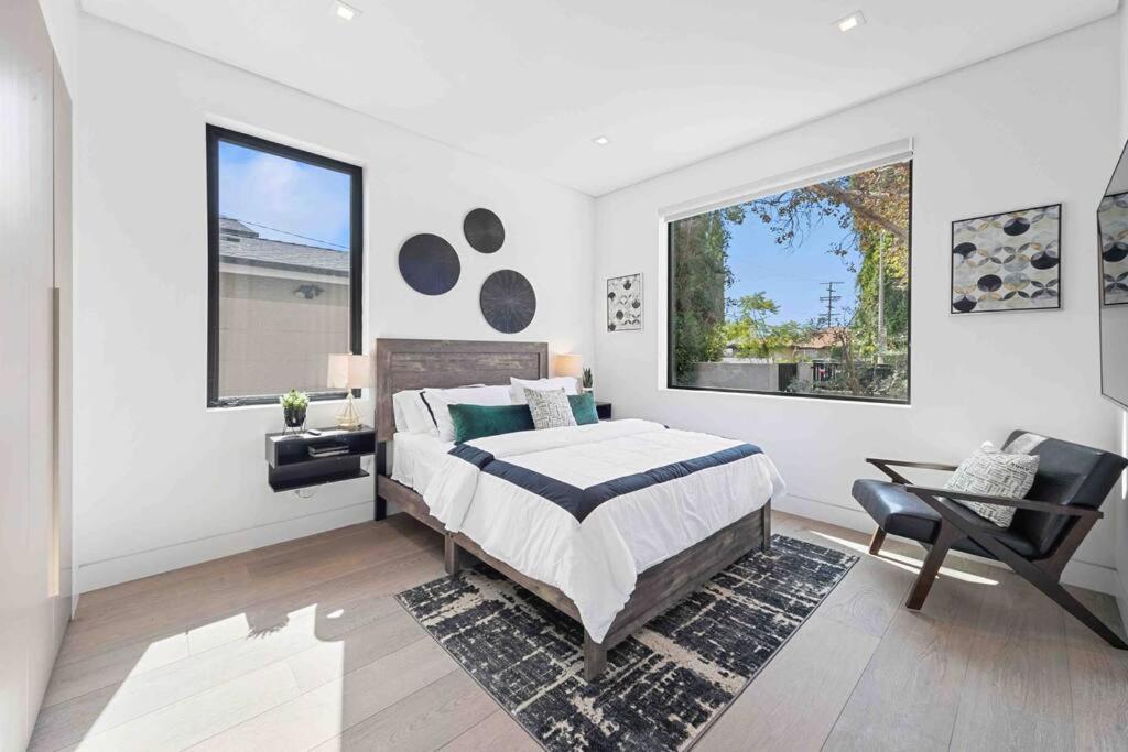 Hollywood Hills 5 Bedroom Villa, Pool, Rooftop, Parking * Los Angeles