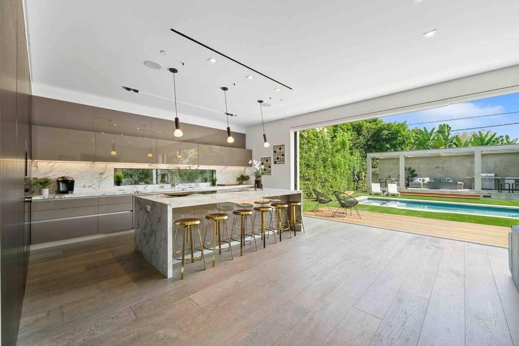 Villa Hollywood Hills 5 Bedroom Villa, Pool, Rooftop, Parking Los Angeles