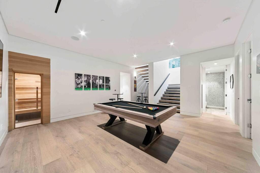 Villa Hollywood Hills 5 Bedroom Villa, Pool, Rooftop, Parking