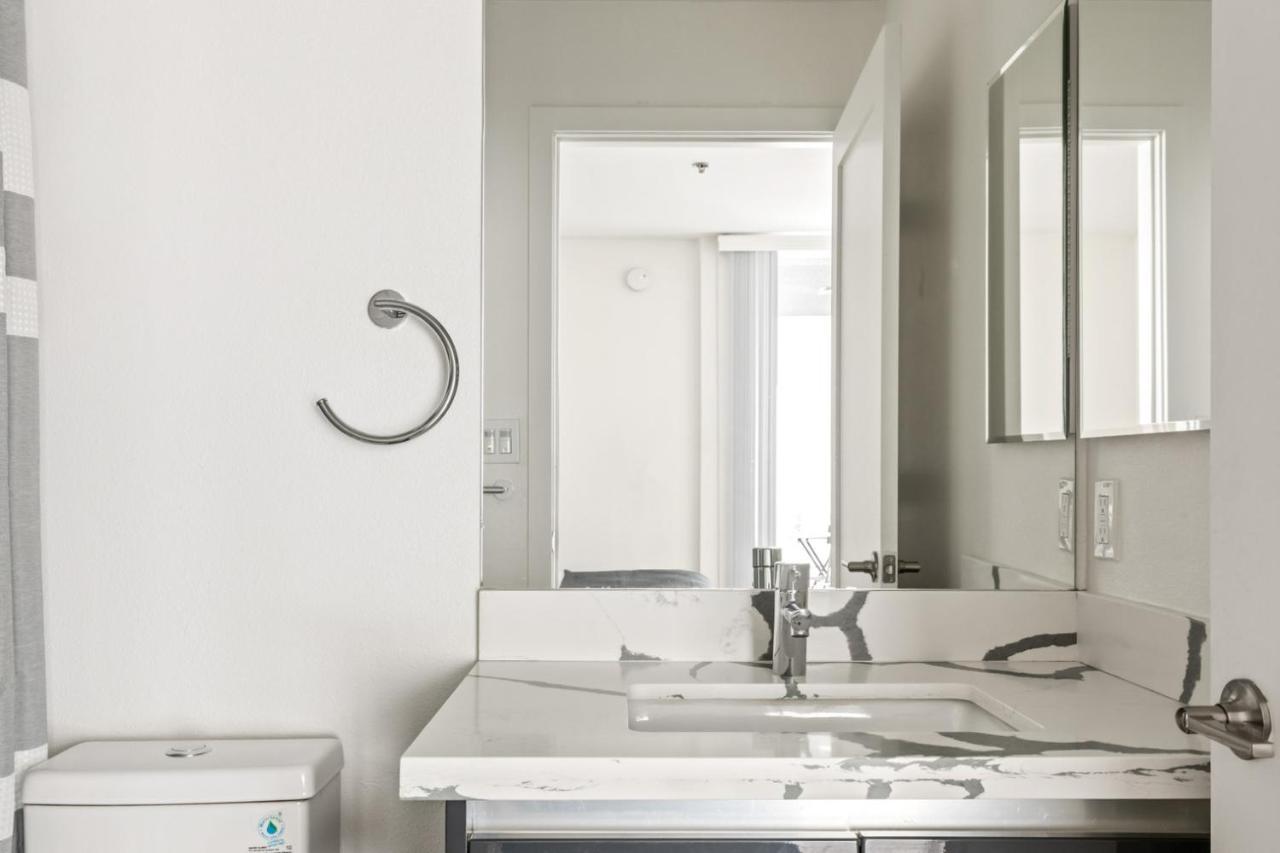 Hollywood 2br W Gym Pool Lounge Nr The 101 Lax-730 Los Angeles