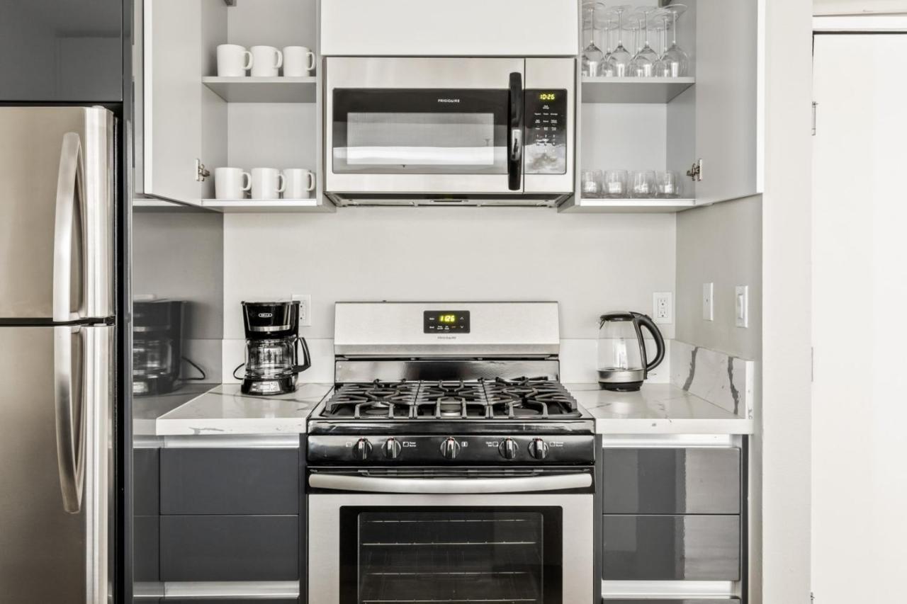 Apartment Hollywood 2br W Gym Pool Lounge Nr The 101 Lax-730 *