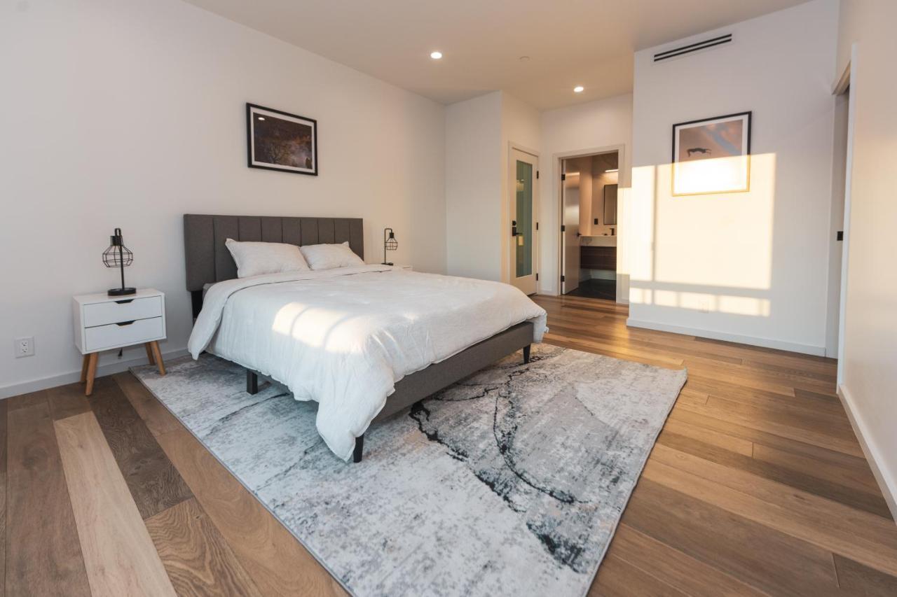 Brand New Luxurious Hollywood Estate 4 Bedroom , 7 Bathrooms 3 Parking Spaces With 360 Views Of La * Los Angeles