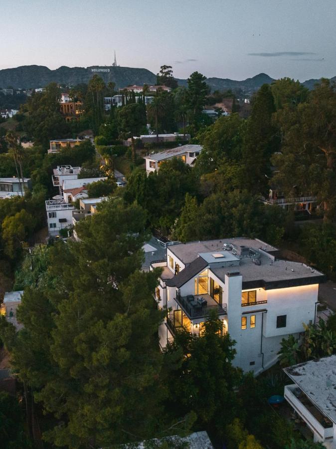 Holiday home Brand New Luxurious Hollywood Estate 4 Bedroom , 7 Bathrooms 3 Parking Spaces With 360 Views Of La *
