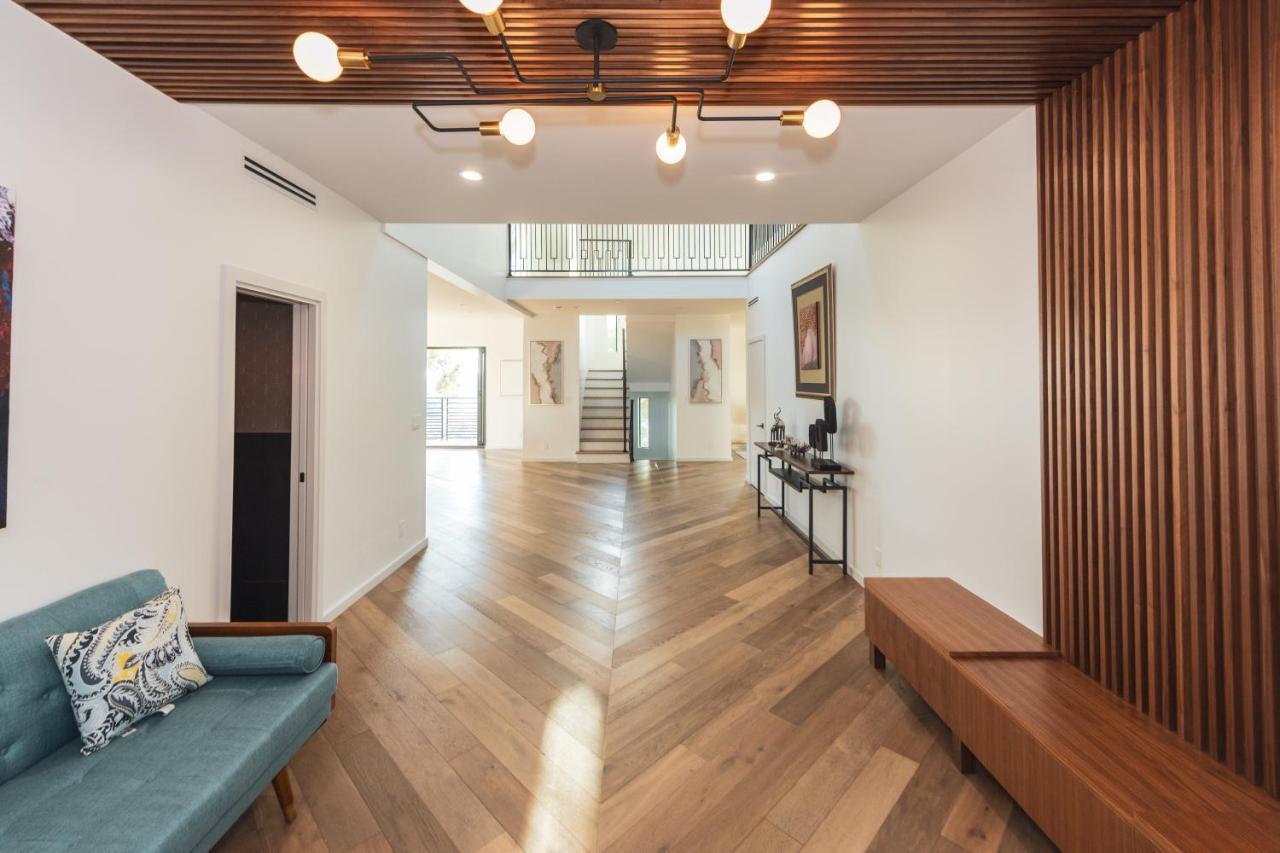 Brand New Luxurious Hollywood Estate 4 Bedroom , 7 Bathrooms 3 Parking Spaces With 360 Views Of La Holiday home