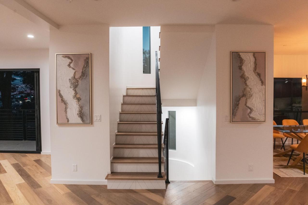 Brand New Luxurious Hollywood Estate 4 Bedroom , 7 Bathrooms 3 Parking Spaces With 360 Views Of La