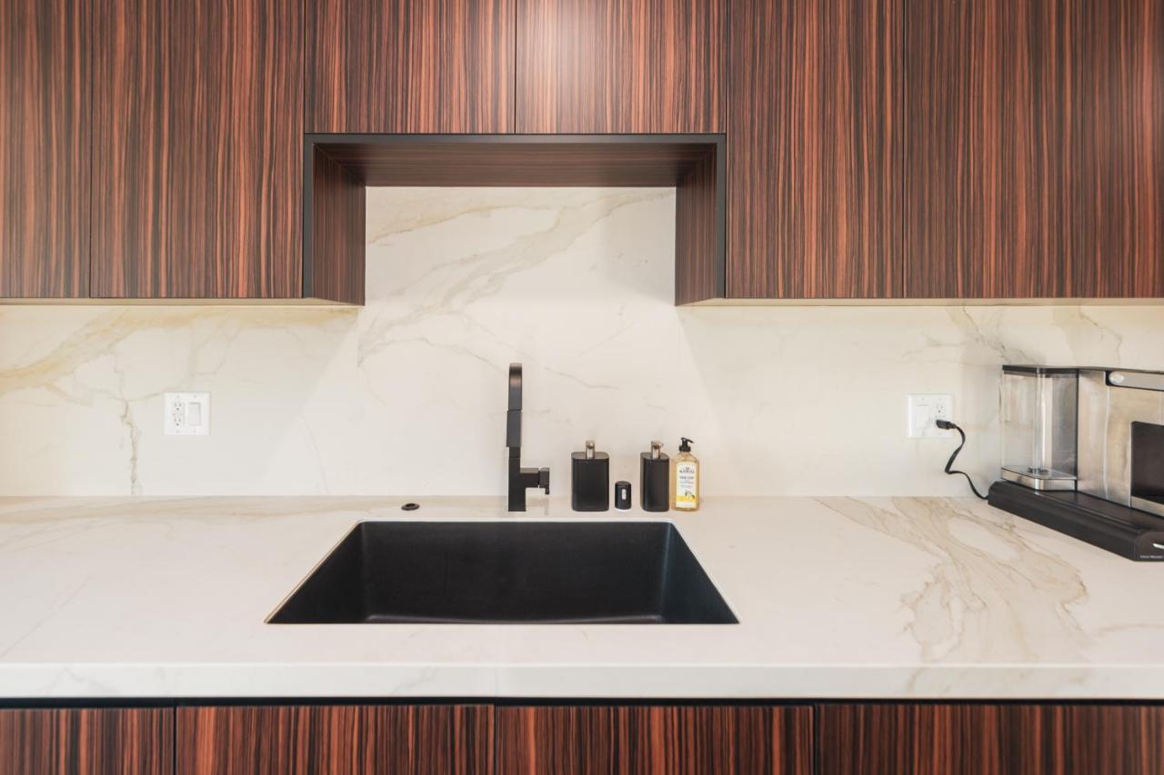 Holiday home Brand New Luxurious Hollywood Estate 4 Bedroom , 7 Bathrooms 3 Parking Spaces With 360 Views Of La Los Angeles