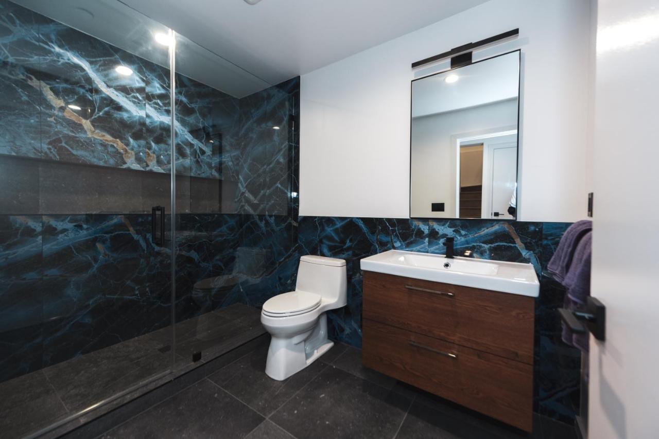 Holiday home Brand New Luxurious Hollywood Estate 4 Bedroom , 7 Bathrooms 3 Parking Spaces With 360 Views Of La