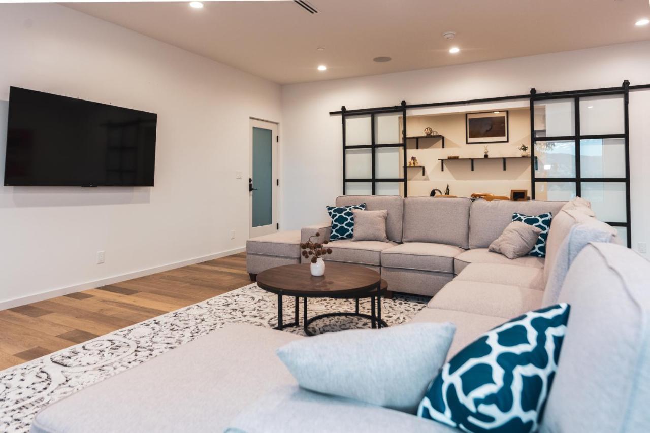 Brand New Luxurious Hollywood Estate 4 Bedroom , 7 Bathrooms 3 Parking Spaces With 360 Views Of La Holiday home Los Angeles