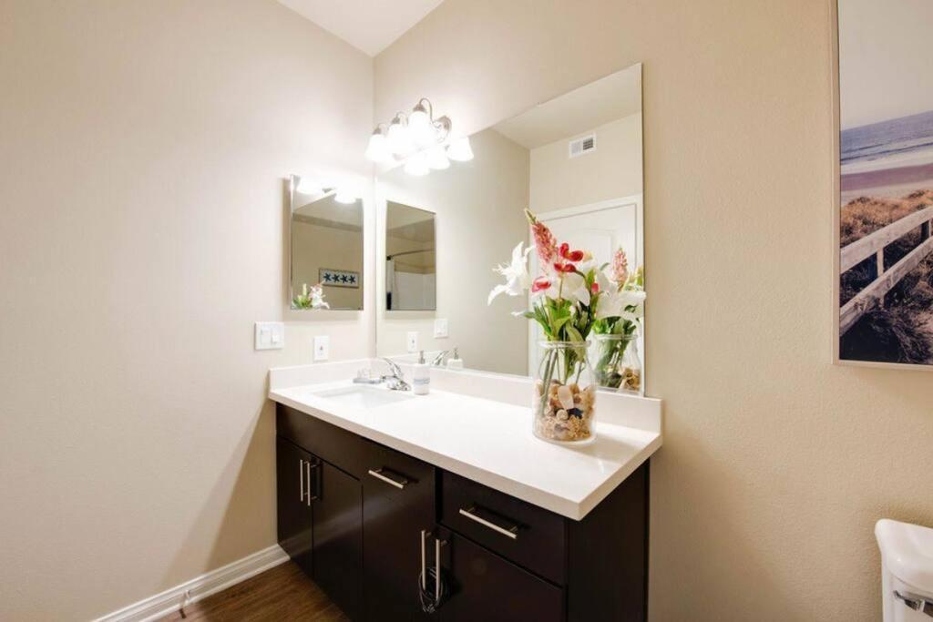 The Nest A Spacious 1 Bedroom With A Pool View * Los Angeles