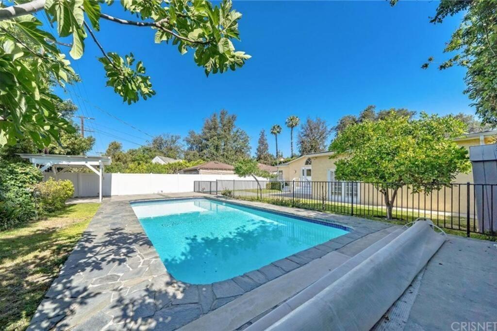 Prime Location! House W/pool 7 Mins To Universal, 10 Mins To Hollywood *