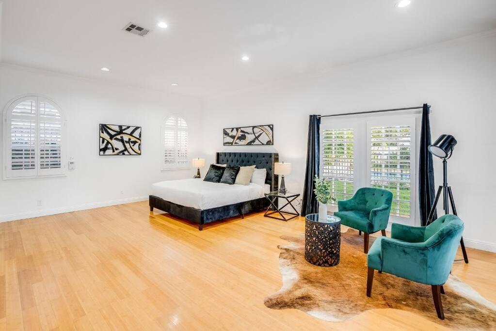 Villa Prime Location! House W/pool 7 Mins To Universal, 10 Mins To Hollywood *