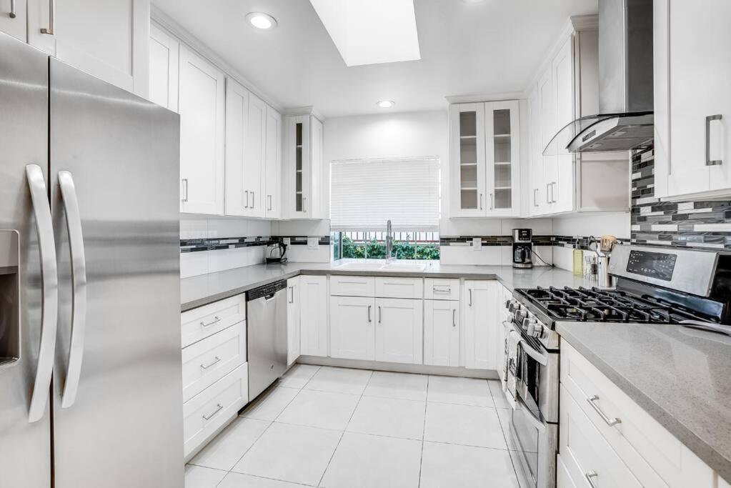 Prime Location! House W/pool 7 Mins To Universal, 10 Mins To Hollywood Villa Los Angeles