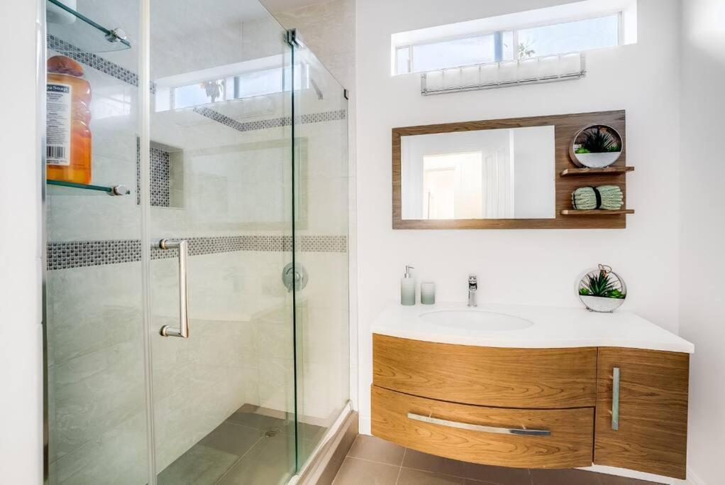 Prime Location! House W/pool 7 Mins To Universal, 10 Mins To Hollywood Villa *