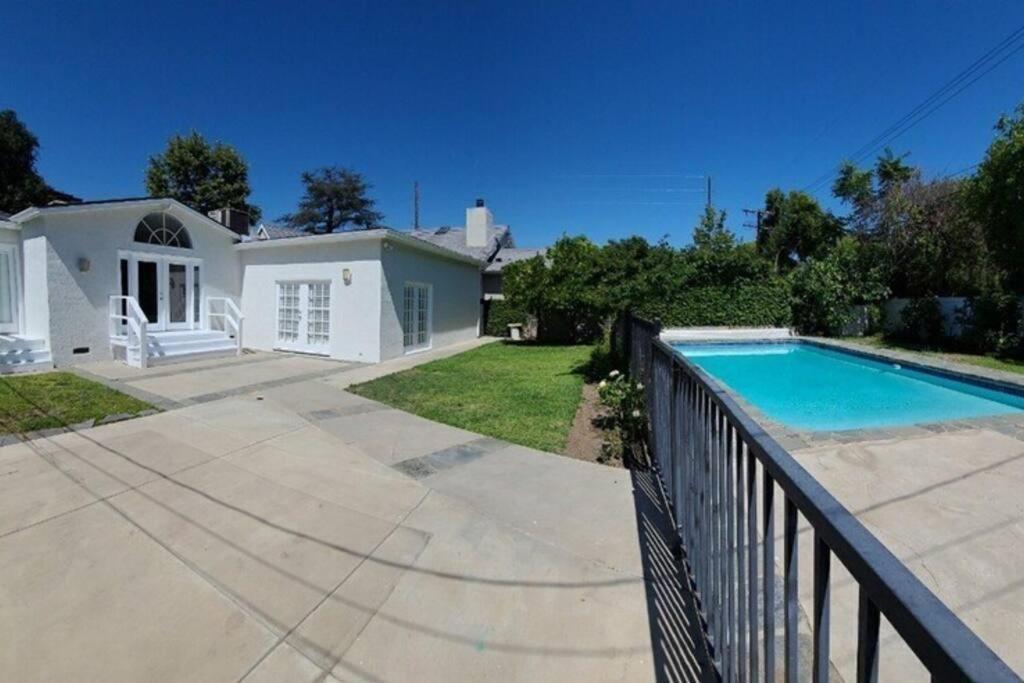 Prime Location! House W/pool 7 Mins To Universal, 10 Mins To Hollywood * Los Angeles
