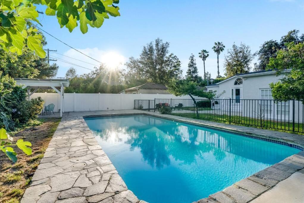 Prime Location! House W/pool 7 Mins To Universal, 10 Mins To Hollywood