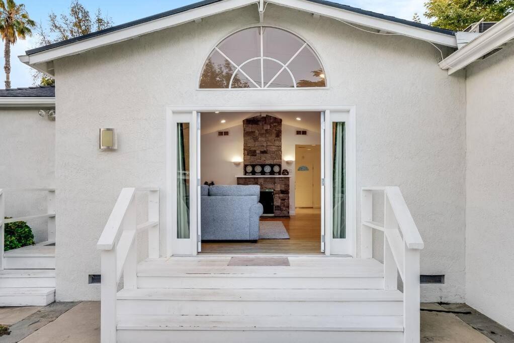 Prime Location! House W/pool 7 Mins To Universal, 10 Mins To Hollywood Los Angeles