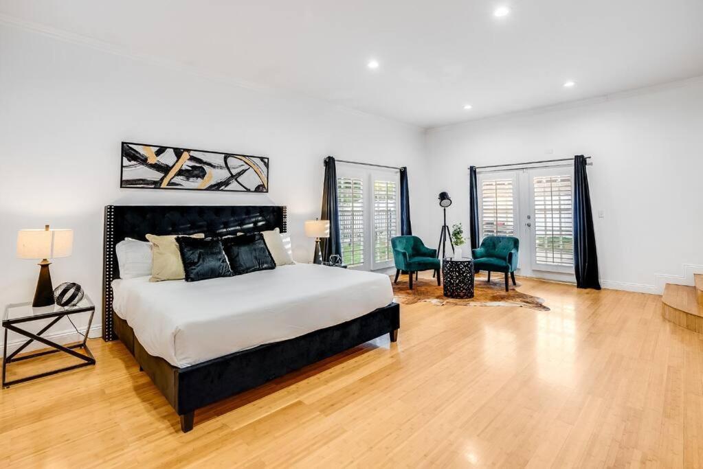 Villa Prime Location! House W/pool 7 Mins To Universal, 10 Mins To Hollywood *