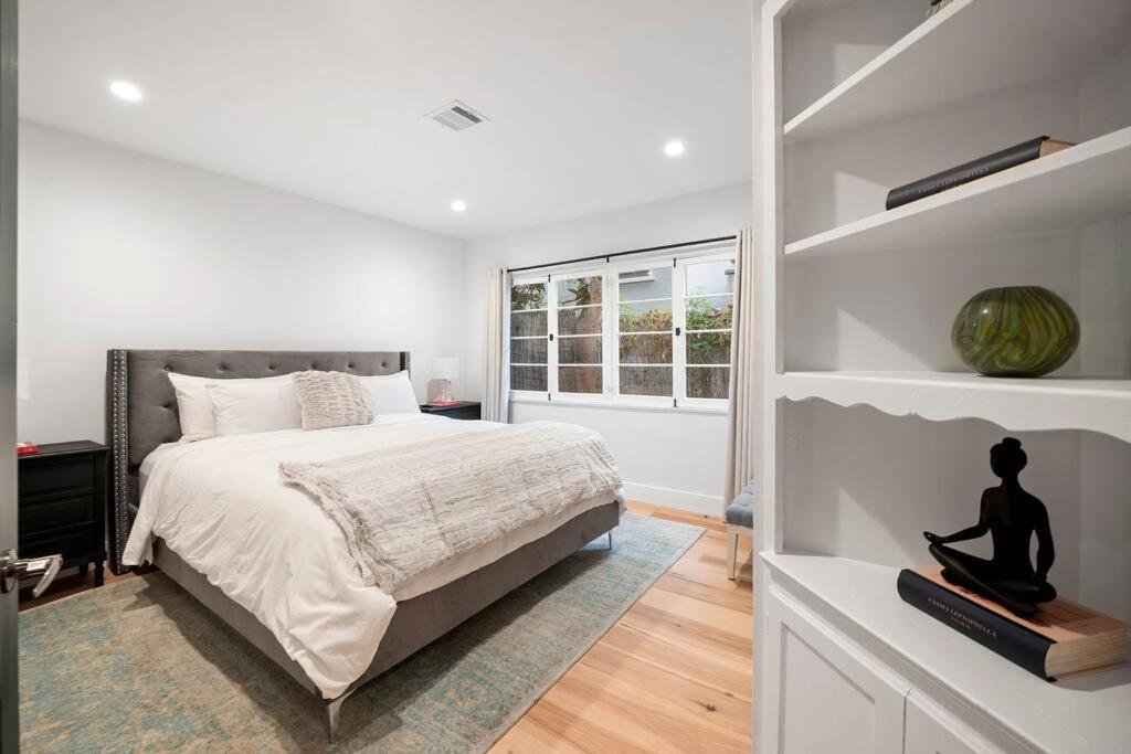 Chic 3br Oasis In City:toluca Adjacent Los Angeles