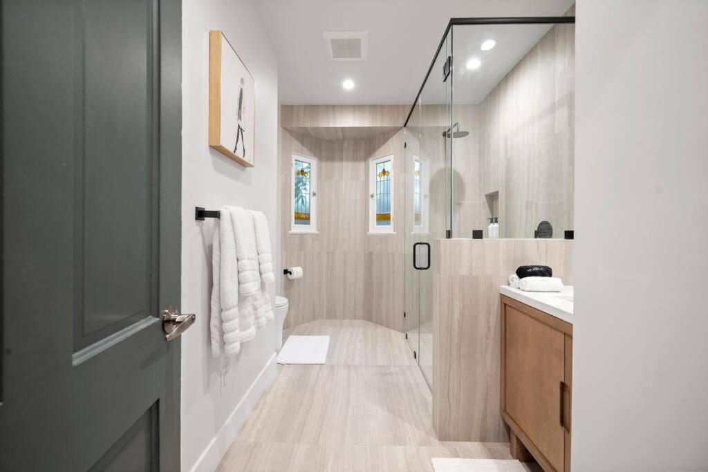 Chic 3br Oasis In City:toluca Adjacent * Los Angeles